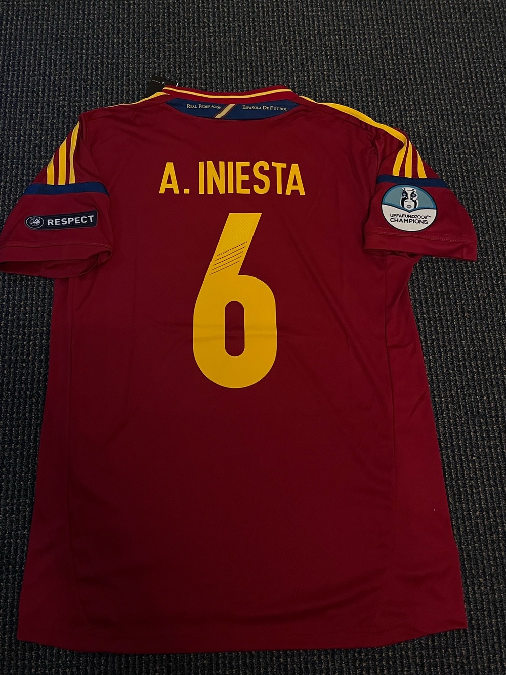 INIESTA 6 SPAIN HOME 2012 WORLD CUP JERSEY ( L)